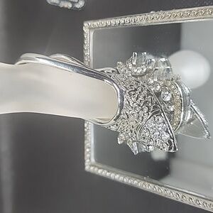 ✨️ELEGANT VINTAGE FROSTED GLASS PERFUME LEG & HEEL BOTTLE, 2 1/8" 4" Tall.